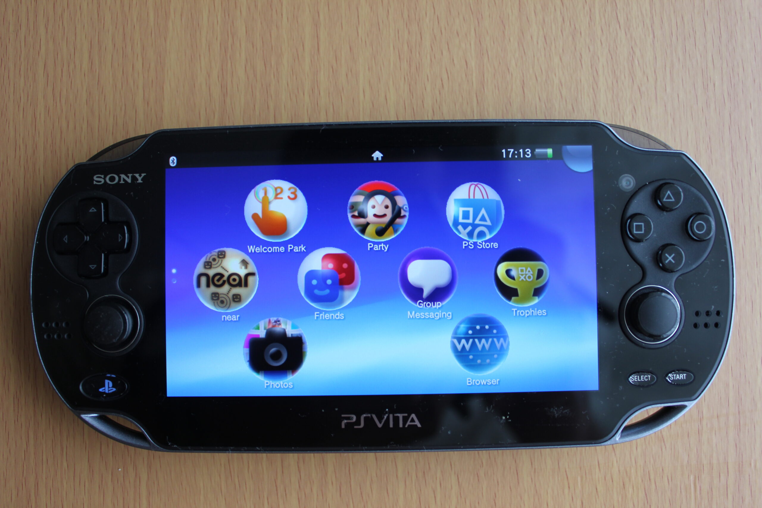 Большая игровая приставка. Sony PSP Vita. Игровая консоль Sony PS Vita.